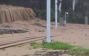 土石泥水淹沒軌道！台鐵南迴線搶修中 晚間6點全線通車