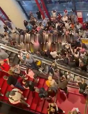 （影）烏無人機再襲莫斯科! 俄3大機場兩度停飛 民眾塞爆機場