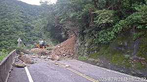 蘇花東澳段上午落石砸車 下午再坍方交通中斷