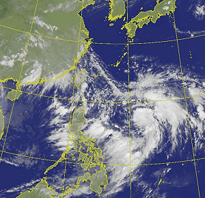 菲律賓東方熱帶擾動持續發展！模式預報稍有分歧 氣象專家提醒2地週四起有風雨