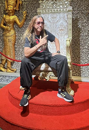 怒嗆「誰跟你中國人」！董事長樂團「鈞董」換臉書大頭貼力挺大罷免