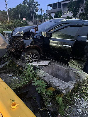 害高雄455戶停電禍首找到了！ 15歲少年闖紅燈拒檢「自撞變電箱」 