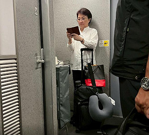 盧秀燕高鐵照遭質疑擺拍  錢康明爆：曾教「這首長」假抿嘴忍淚 