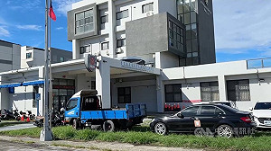 女警騎查扣電動機車未戴安全帽  東警：舉發懲處