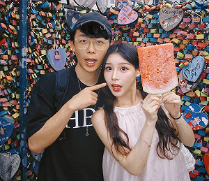 酷炫揪女友報考房仲考試！結果出爐「差一分就通過」