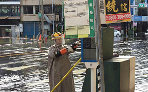 感謝台電在風災中緊急復電 彰基為45位台電員工健康充電