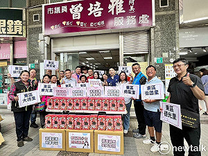 雙春閏六月曾培雅攜手愛心團體  豬腳麵線添壽關懷弱勢長輩