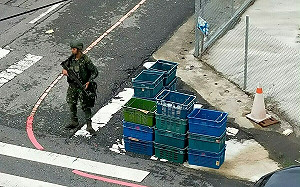 漢光演習「塑膠菜籃」當掩體成焦點！專家解答：就地取材觀念正確