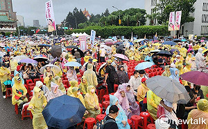 藍選前之夜15分前座位還空一大片 一開場喊到3萬人