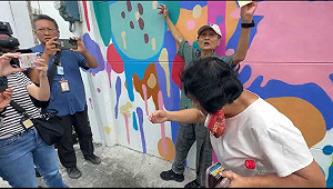 花蓮葉霸投票爆插曲 遭婦人攔阻一度僵持