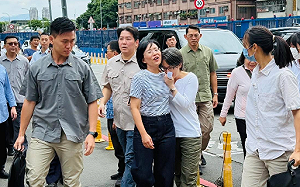 「妳投完沒？」蕭美琴一句話讓蘇巧慧笑翻：今天我不用投！