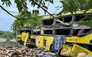 下龍灣船難後再遇悲劇！越南峴港遊巴深夜翻覆 釀10死15傷