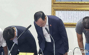 大罷免失敗國民黨鞠躬道謝  朱立倫：台灣人民的大勝利