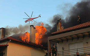 攝氏45度高溫釀災！希臘熱浪引爆52起野火  雅典近郊村遭焚毀