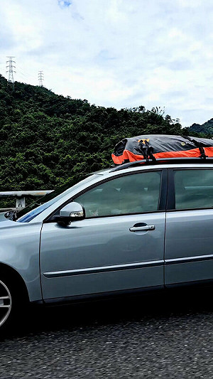 網揭駕駛疑抱女童開車致雪隧塞車  警：最重罰3.6萬