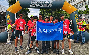 扛三太子熱血環台28天 雄中儀隊連四年為公益而走