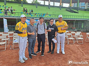 (影)第17屆陽光棒球營歡樂登場 蔡其昌率兩位中職神秘嘉賓亮相