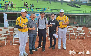 （影）第17屆陽光棒球營歡樂登場 蔡其昌率兩位中職神秘嘉賓亮相