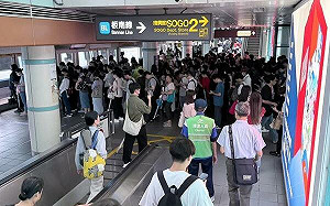 文湖線尖峰故障198旅客走軌道換乘！北捷：異常排除全線恢復正常