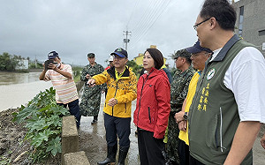 強降雨高風險期  周春米下鄉視察滯洪與排水整備