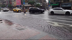 中壢「環北灣」大雨後又淹水  市府回應竟是「這原因」堵塞