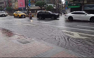中壢「環北灣」大雨後又淹水  市府回應竟是「這原因」堵塞