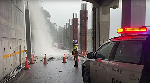 受西南氣流影響！ 嘉義縣山區豪雨狂炸  阿里山鄉雨勢過大   致車輛無法通行 