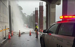 受西南氣流影響！ 嘉義縣山區豪雨狂炸  阿里山鄉雨勢過大   致車輛無法通行 