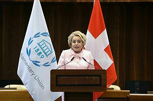 (影) 瑞士假中立? 不顧制裁 俄高官日內瓦宣傳戰爭 多國代表當場退席抗議