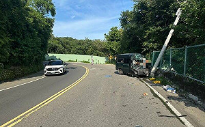 新北八里重大車禍！混泥土車對撞廂型車墜邊坡釀2死1傷