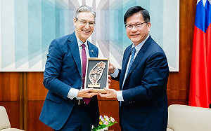 會晤美國國家民主基金會會長  林佳龍推 INGO 合作拓展外交空間 