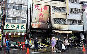 2樓鐵窗封死無處逃！台中牛肉麵店大火一家三代2死3命危