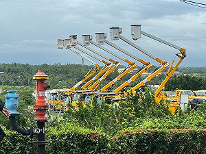 「台電英雄」李元瀚今公祭！7輛工程車舉臂送別畫面震撼