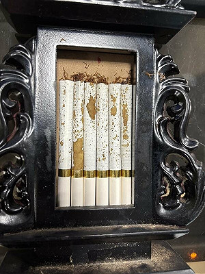 台南男騎車闖紅燈遭攔　竟帶神主牌暗藏毒品彩虹菸