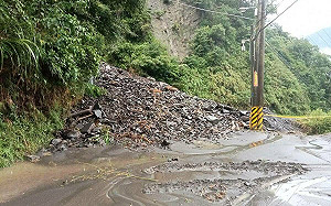 南台灣豪雨災情！高屏出區多處土石流   緊急封路