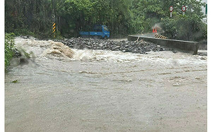 豪大雨未停！投嘉南高屏部分中小學、鄉鎮村里行政區4日停班停課