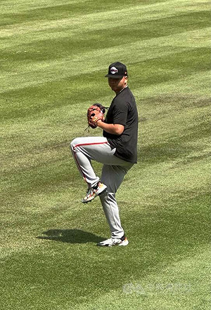 鄧愷威迎大聯盟初先發　手套繡國旗成另類亮點