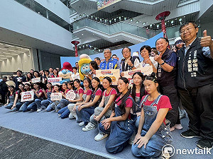 (影)盧秀燕認「最美政治人物」是許淑華! 攜藍色小精靈登場2025台中踩舞嘉年華