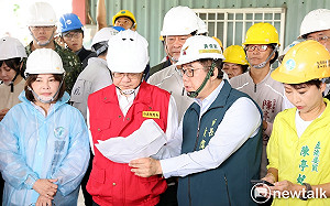 陪同卓揆視察柳營修繕民宅進度  黃偉哲:已盤點閒置校舍作緊急收容處所