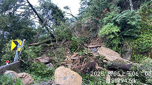 豪雨狂炸中橫路斷!梨山至大禹嶺路段大規模坍方  下午5點才能搶通