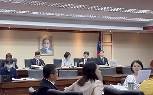 (影) 綠委提邀卓揆災後復原專報又撤案 藍白委傻眼、王鴻薇當場錯愕：蛤？