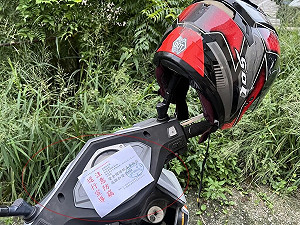 中市警在機車貼宣傳單提醒防失竊　遭誤會是罰單