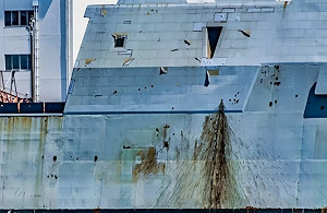 美軍強權沒落了? 訪日最先進美隱形驅逐艦銹跡斑斑 美媒齊曝缺陷