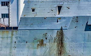 美軍強權沒落了? 訪日最先進美隱形驅逐艦銹跡斑斑 美媒齊曝缺陷