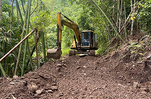 豪雨重創山區道路  高市工務局全力調度搶修復原
