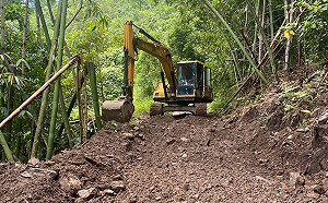 豪雨重創山區道路  高市工務局全力調度搶修復原  