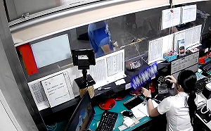 街友鬧場摔東西還跟騷！台鐵基隆站員工控報警無用「煩到快崩潰」