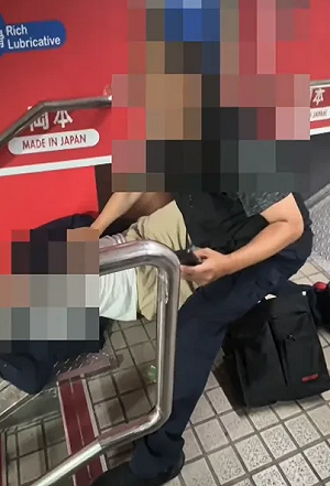 (影)北捷西門站遇偷拍狼 休假警當場壓制逮捕