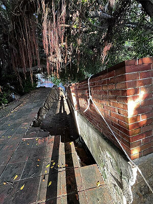 西南氣流惹禍!台南百年古蹟「傾斜坍塌」緊急搶修中