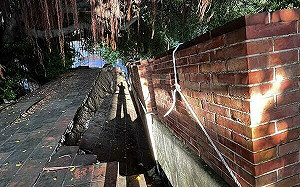 西南氣流惹禍！台南百年古蹟「傾斜坍塌」緊急搶修中